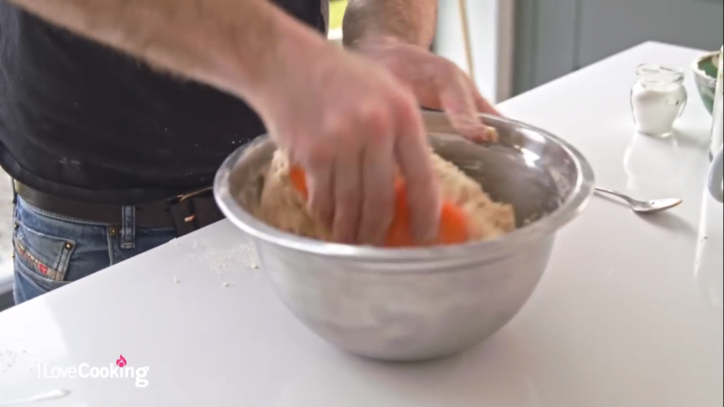How to make scones with Patrick Ryan - bland ingrediensen lett med skraper